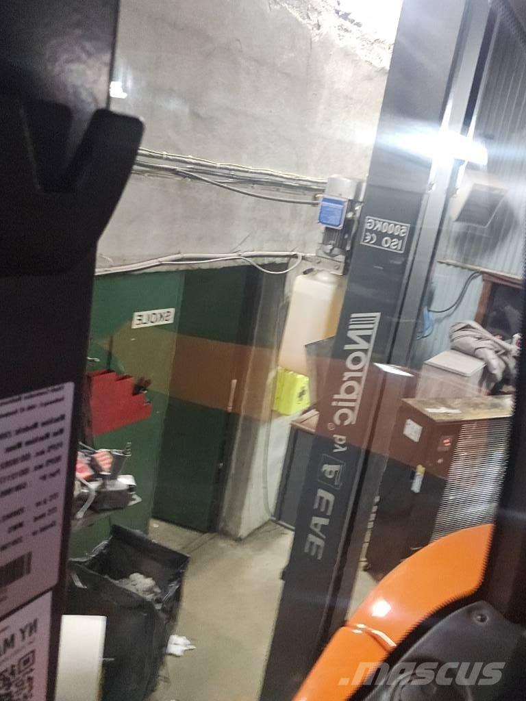 Hitachi ZX 95 W-7 Pelle sur pneus