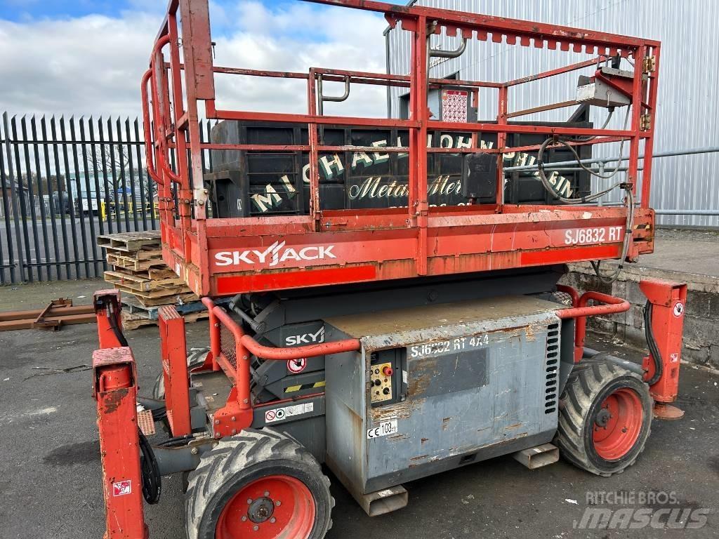 SkyJack SJ 6832 RT Nacelle ciseaux