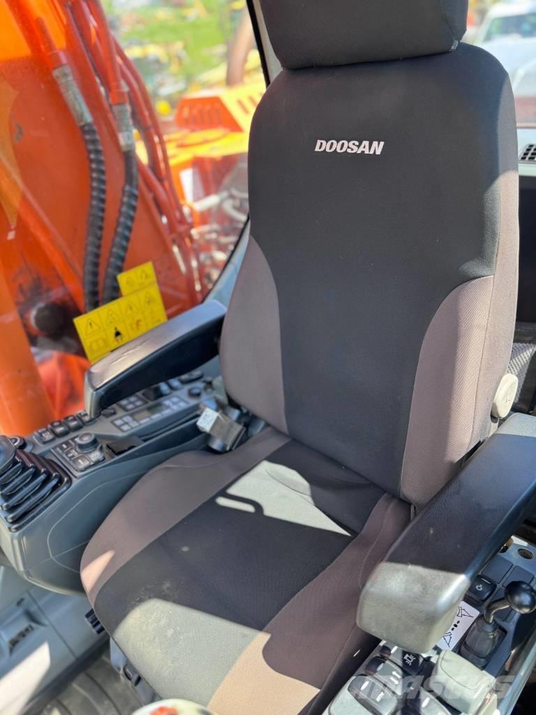 Doosan DX 140 W-3 Pelle sur pneus