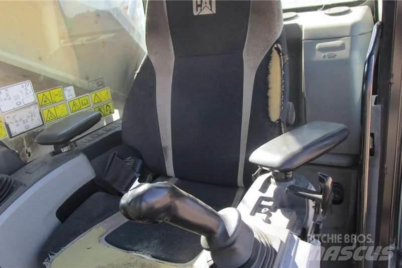 CAT 374FL Mini pelle < 7t