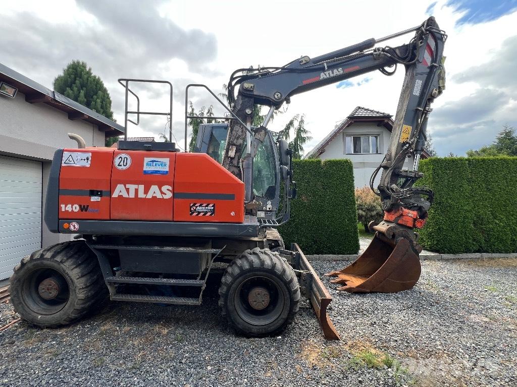 Atlas 140 W Pelle sur pneus