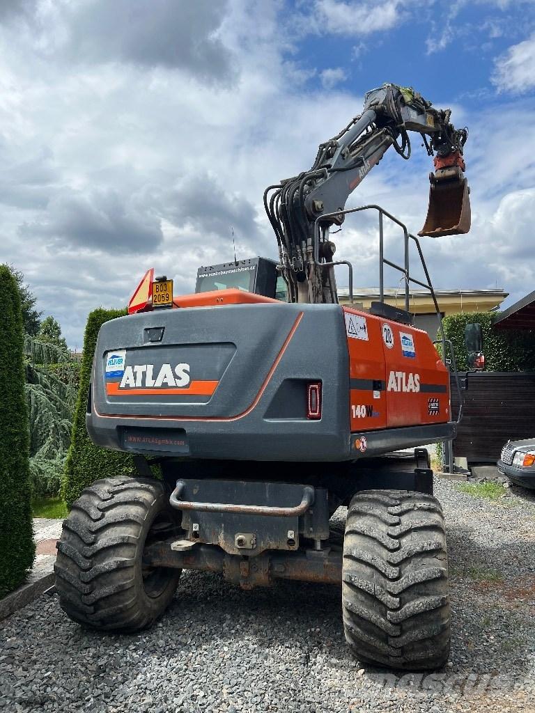 Atlas 140 W Pelle sur pneus