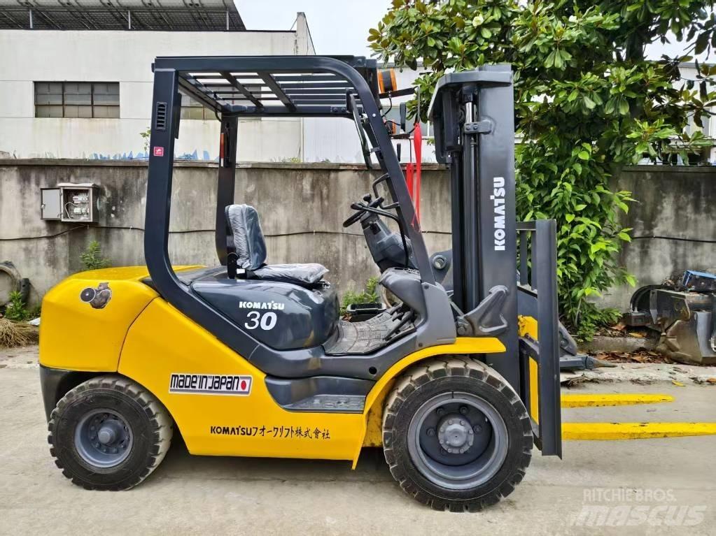 Komatsu FD 30 T-17 Chariots diesel