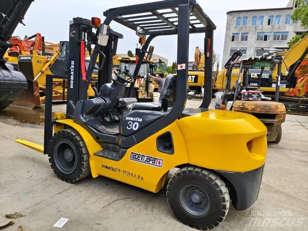 Komatsu FD 30 T-17 Chariots diesel
