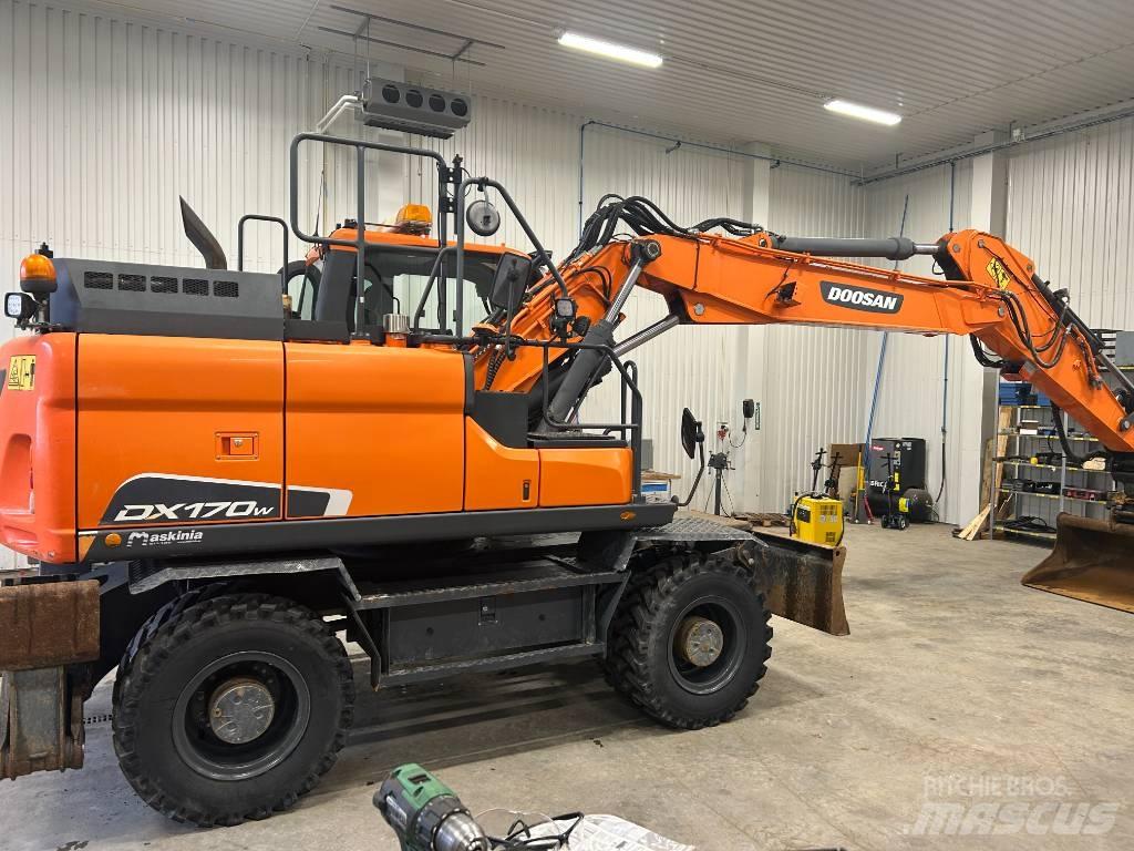 Doosan DX170W-5 Pelle sur pneus