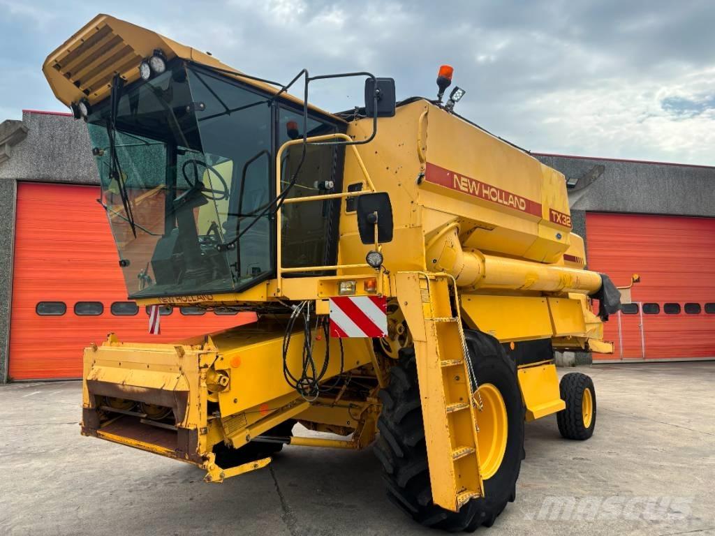New Holland TX 32 Moissonneuse batteuse