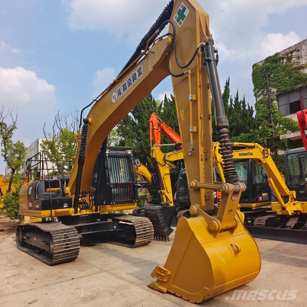 CAT 320 D2 Pelle sur chenilles