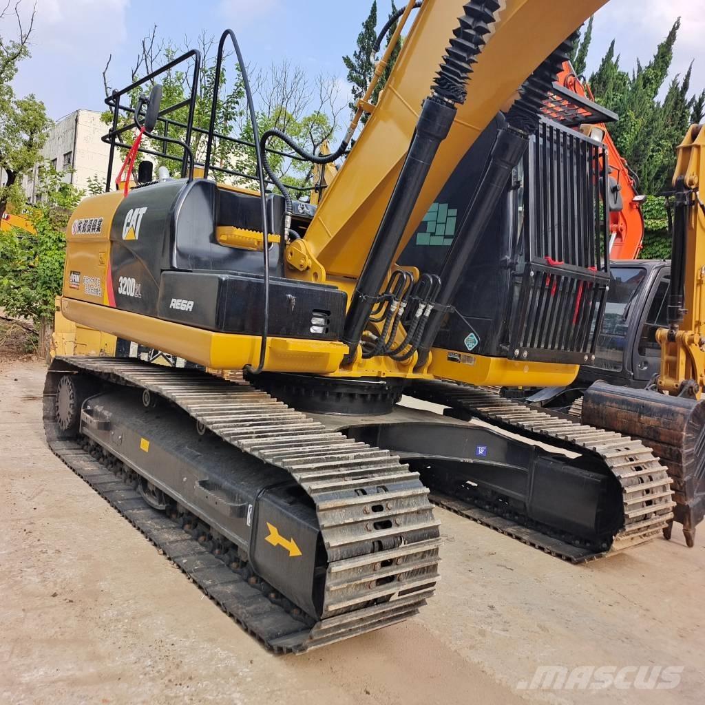 CAT 320 D2 Pelle sur chenilles