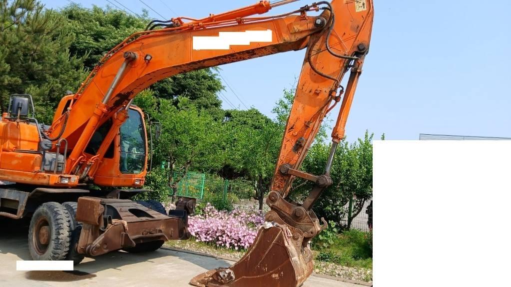 Doosan DX 210 W Pelle sur pneus