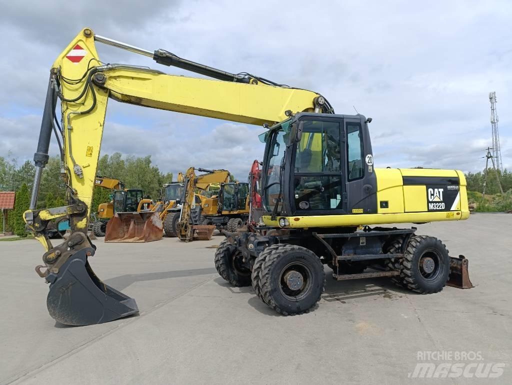 CAT M 322 D Pelle sur pneus