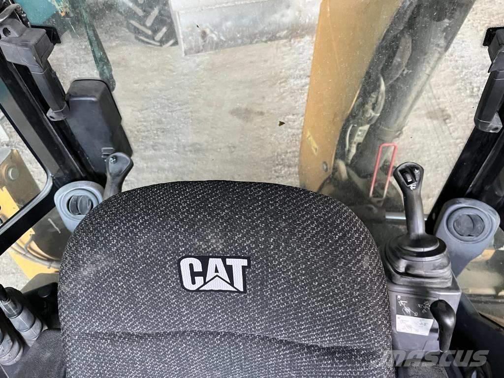 CAT 432 F 2 Tractopelle