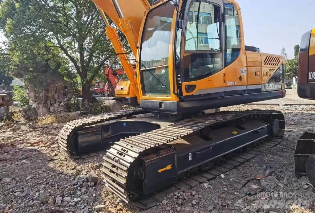 Hyundai R220LC-9S Pelle sur chenilles