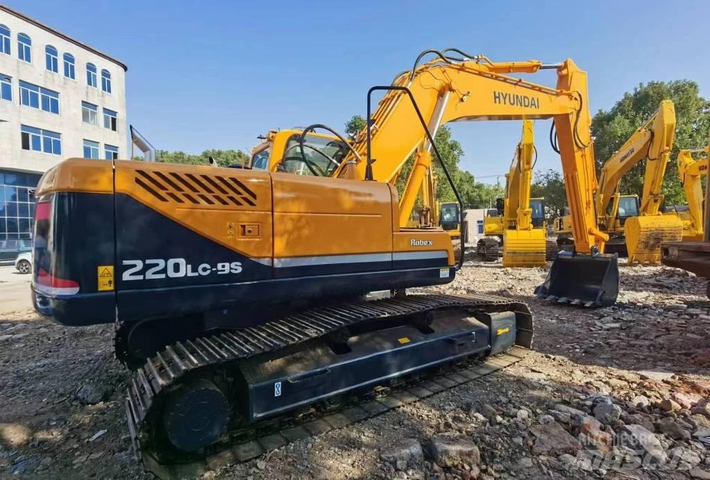 Hyundai R220LC-9S Pelle sur chenilles