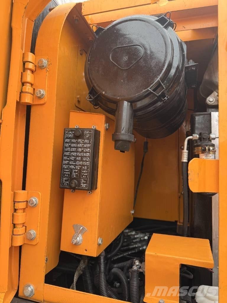 Hyundai HX 220 Pelle sur chenilles