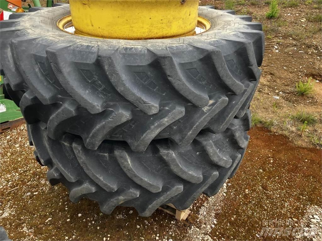 Petlas 480/70R34 Pneus, roues et jantes