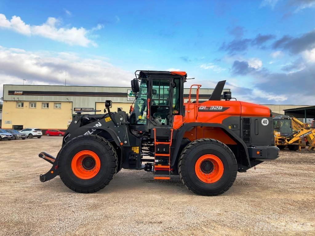Develon DL 320-7 Chargeuse sur pneus