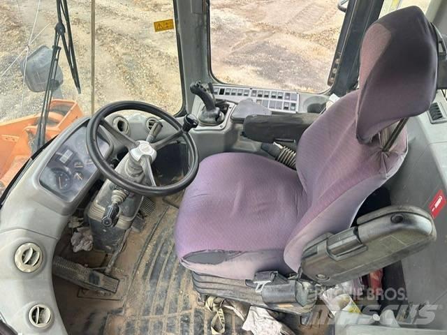 Doosan DL 300 Chargeuse sur pneus