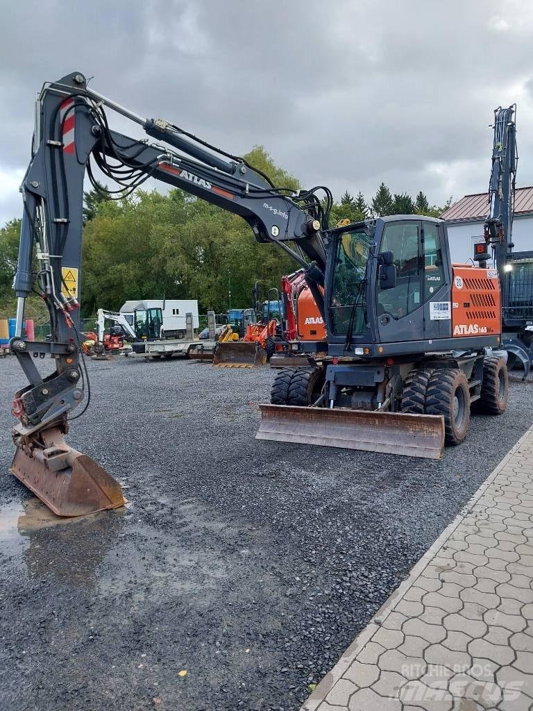 Atlas 165 WSR Pelle sur pneus