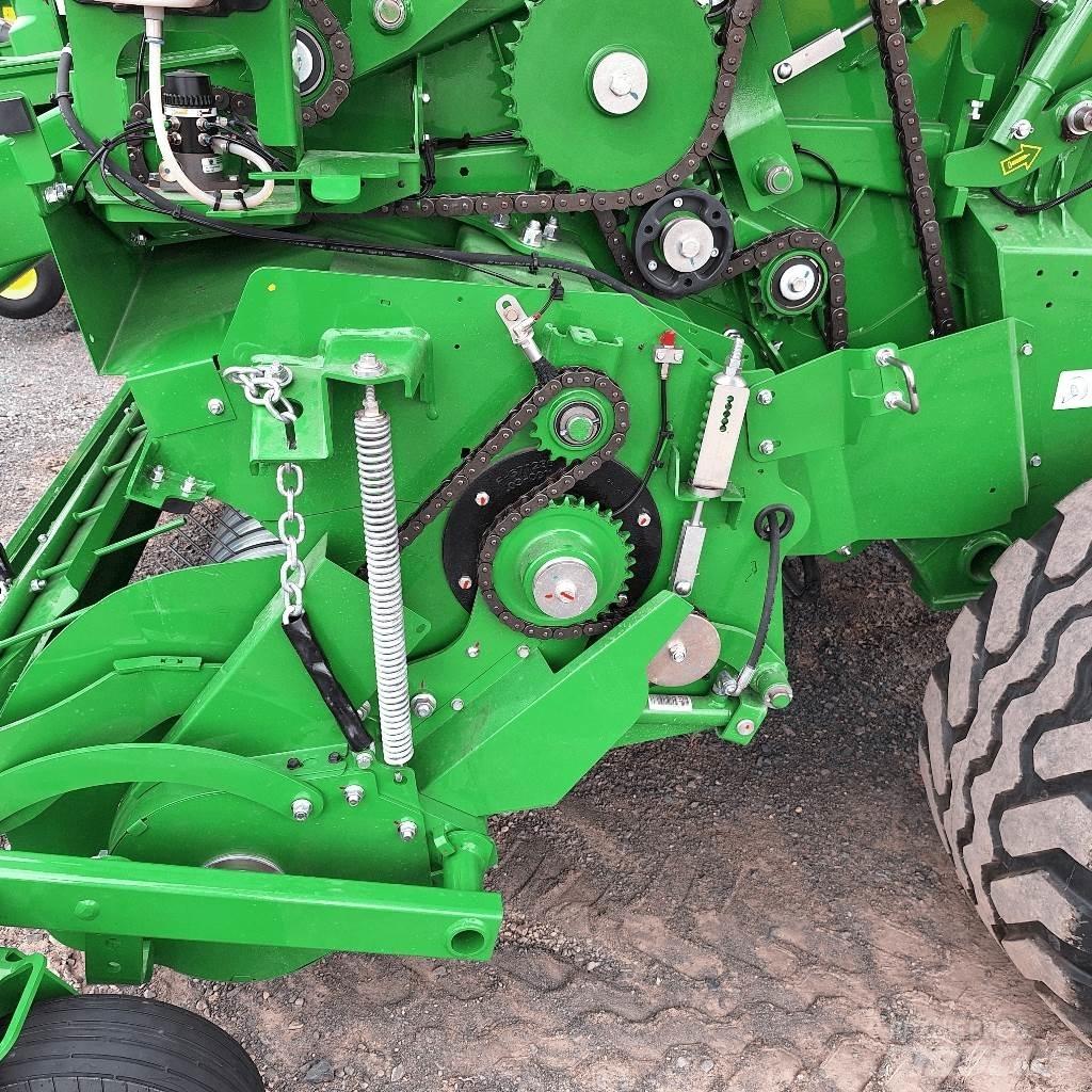 John Deere V461M Presse à balle ronde