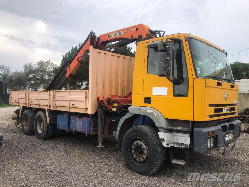 Iveco Euro trailer Camion plateau ridelle avec grue