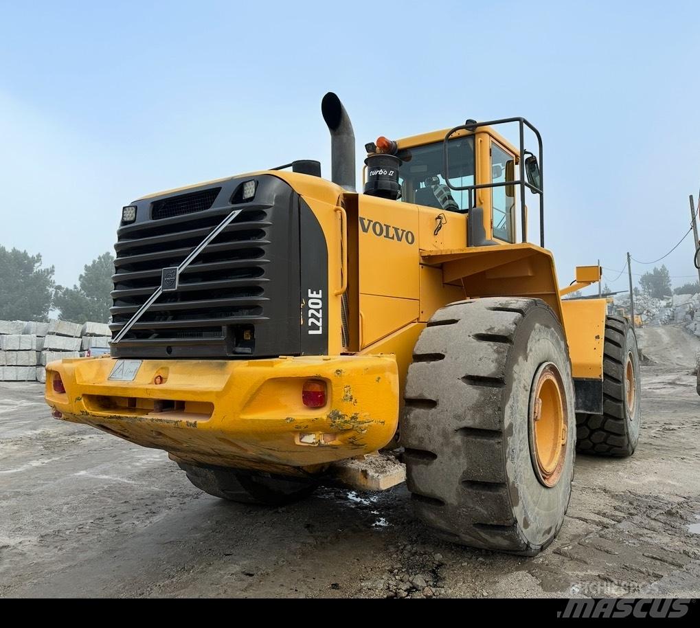 Volvo L 220 E Chargeuse sur pneus