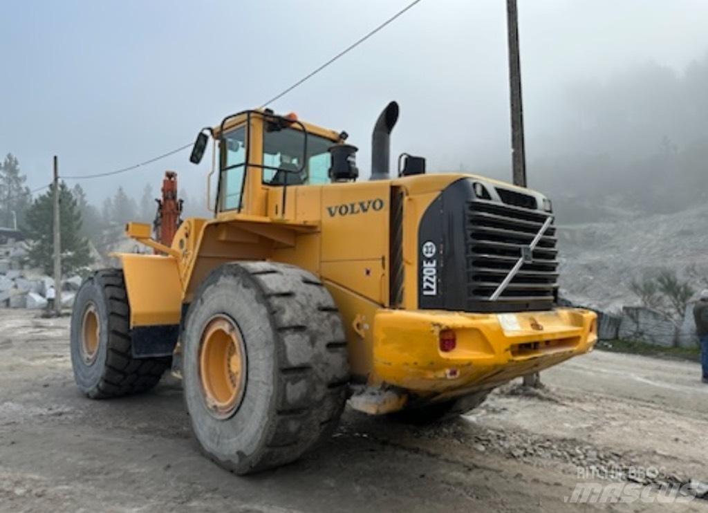 Volvo L 220 E Chargeuse sur pneus