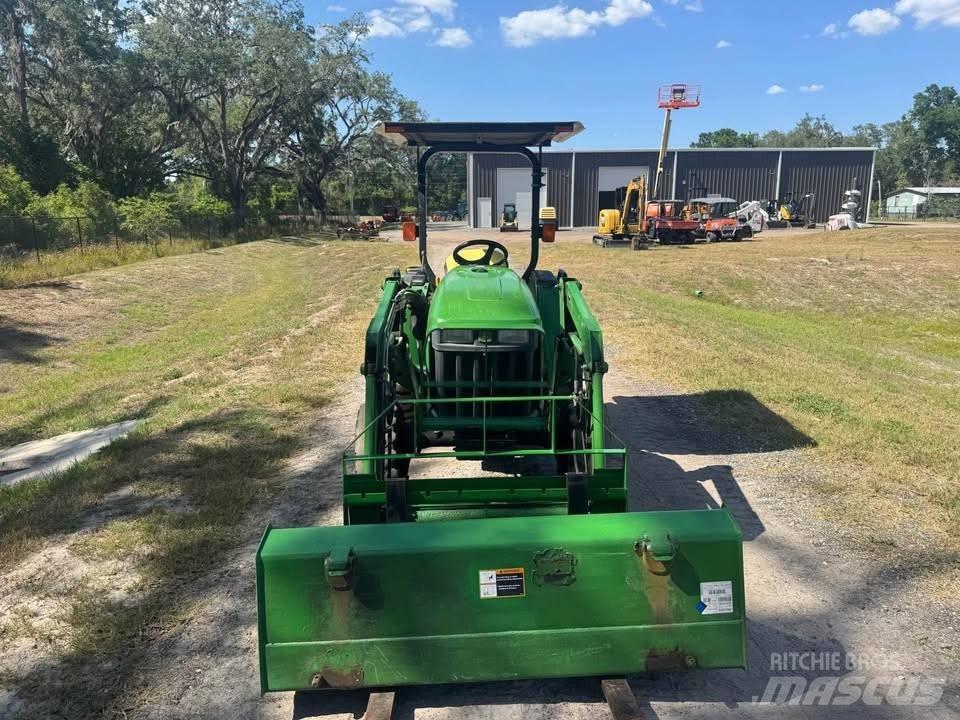 John Deere 3038 E Tracteur