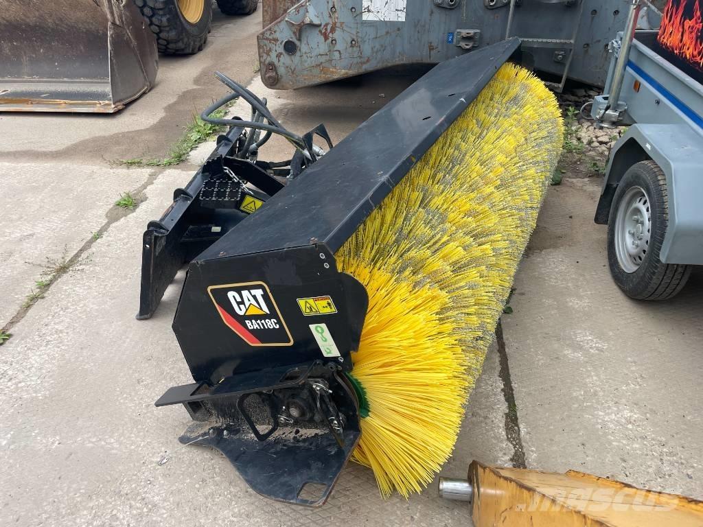 CAT BA118C Balayeuse / Autolaveuse