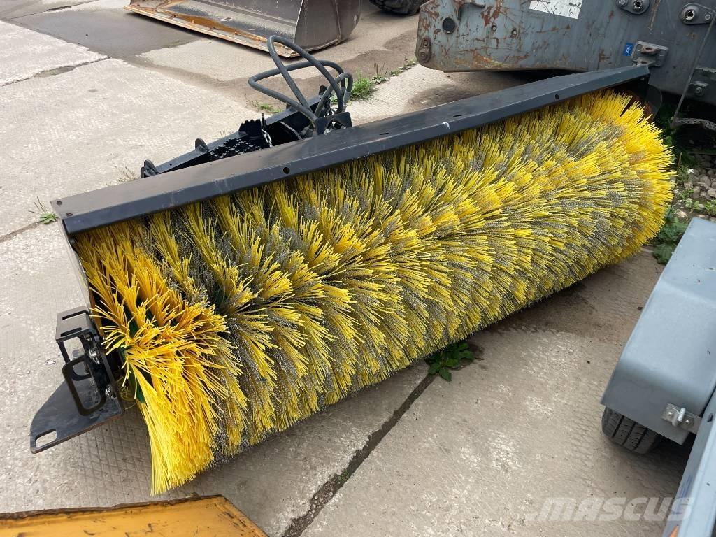 CAT BA118C Balayeuse / Autolaveuse