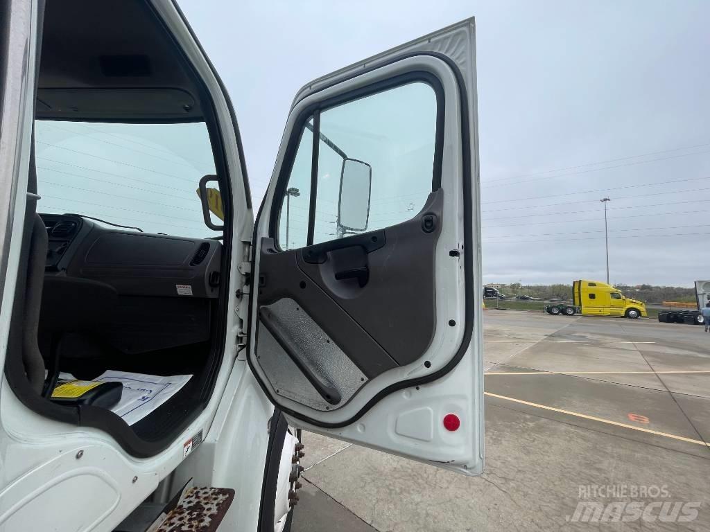 Freightliner M 106 Camion plateau