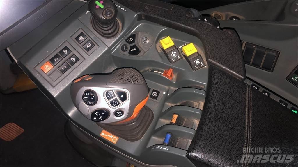CLAAS AXION 810 Tracteur