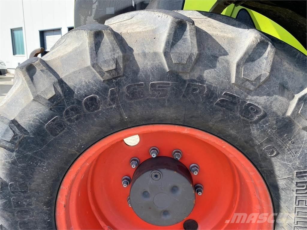 CLAAS AXION 810 Tracteur