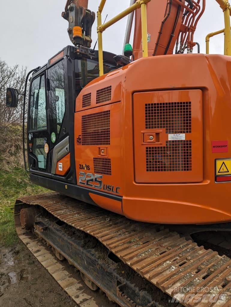 Hitachi ZX225US-7 Pelle sur chenilles