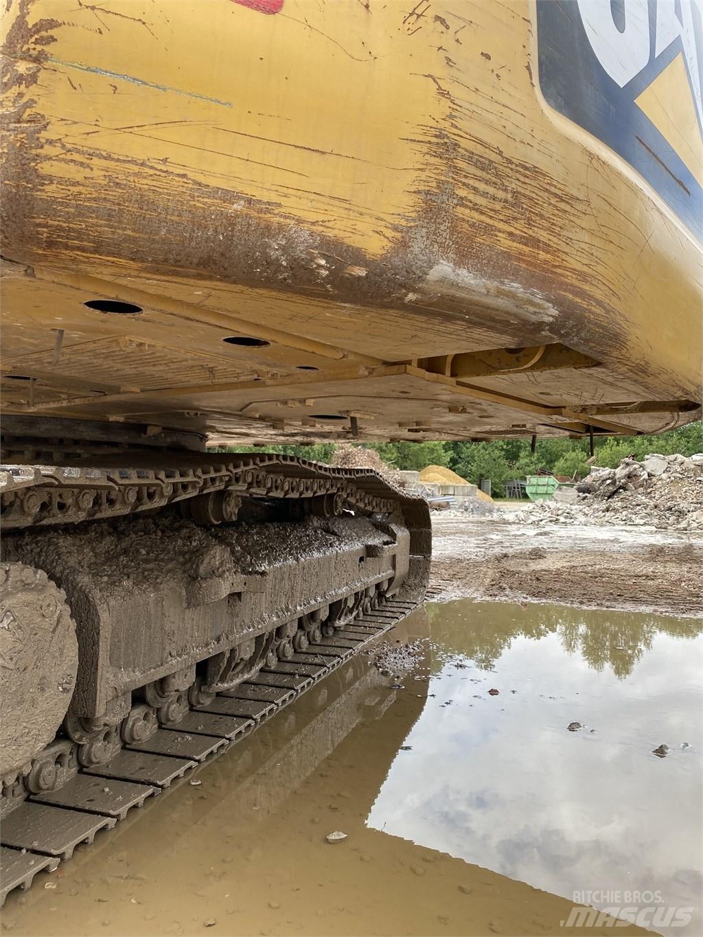 CAT 326 FLN Pelle sur chenilles