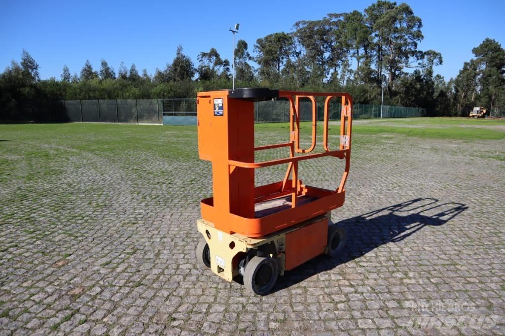 JLG 1230 ES Mât vertical