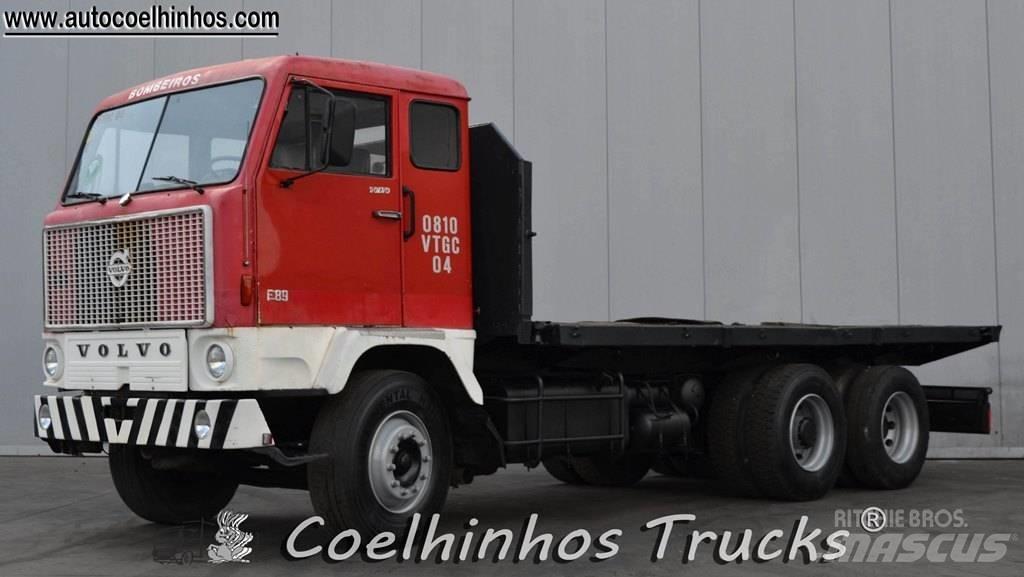 Volvo F89-42 (6x2) Camion plateau