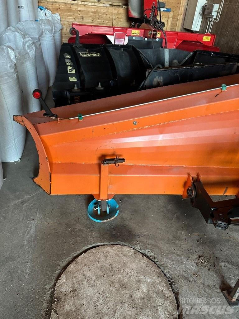FMG AA 300 Chasse neige
