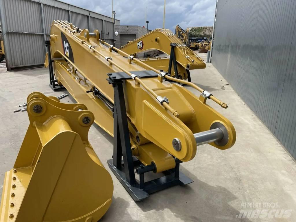 CAT 323D 15m Set Pelle rétro arrière