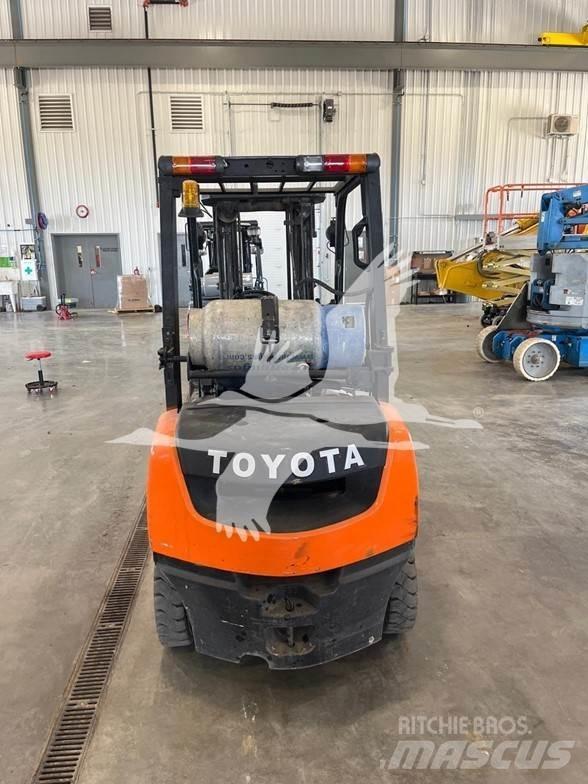 Toyota 8FGU25 Chariots diesel