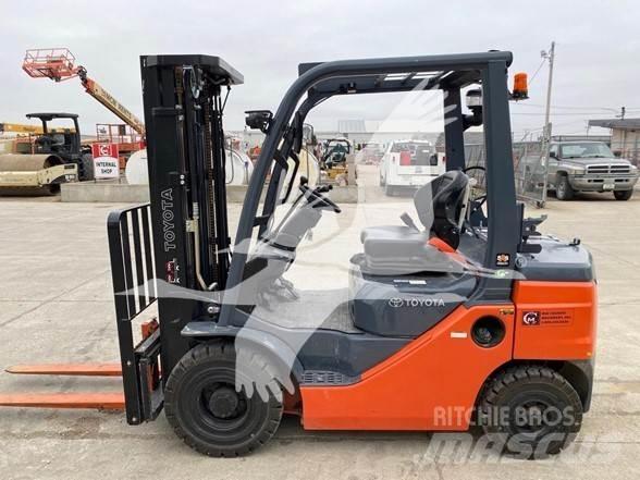 Toyota 8FGU25 Chariots diesel