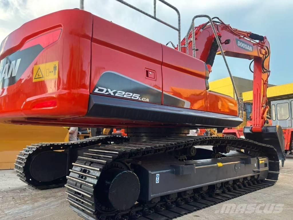 Doosan DX 225 LC Pelle sur chenilles