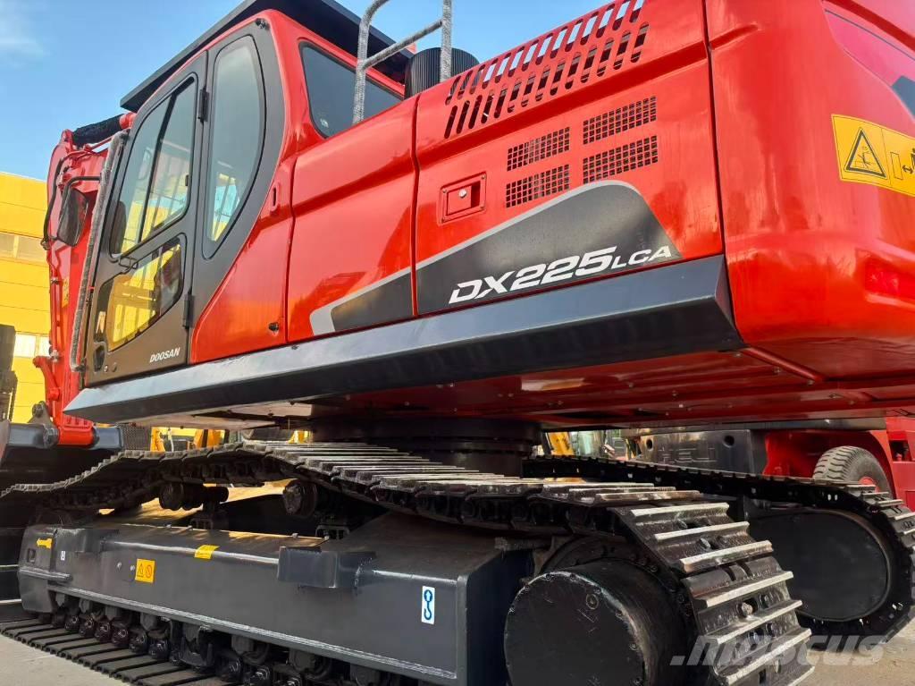 Doosan DX 225 LC Pelle sur chenilles