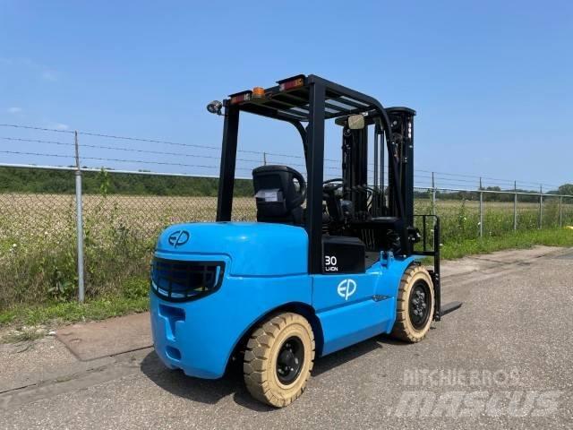EP EFL302 | 3T | LI-ION Chariots élévateurs électriques