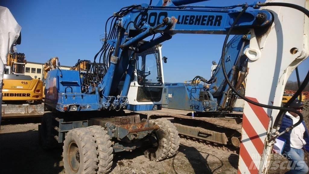 Liebherr A900 Pelle sur pneus