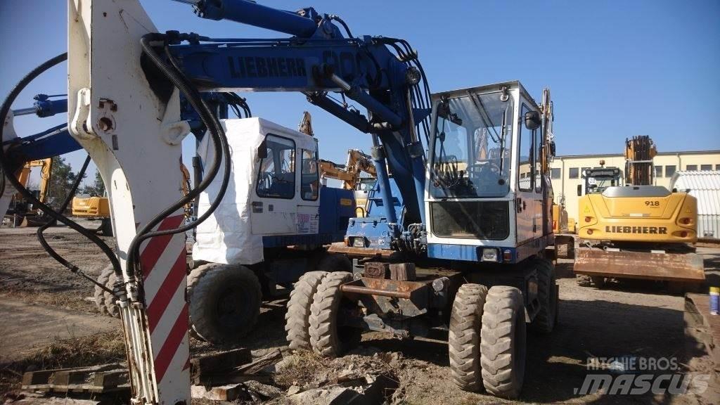 Liebherr A900 Pelle sur pneus