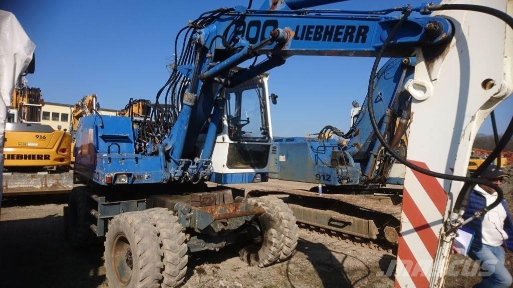 Liebherr A900 Pelle sur pneus