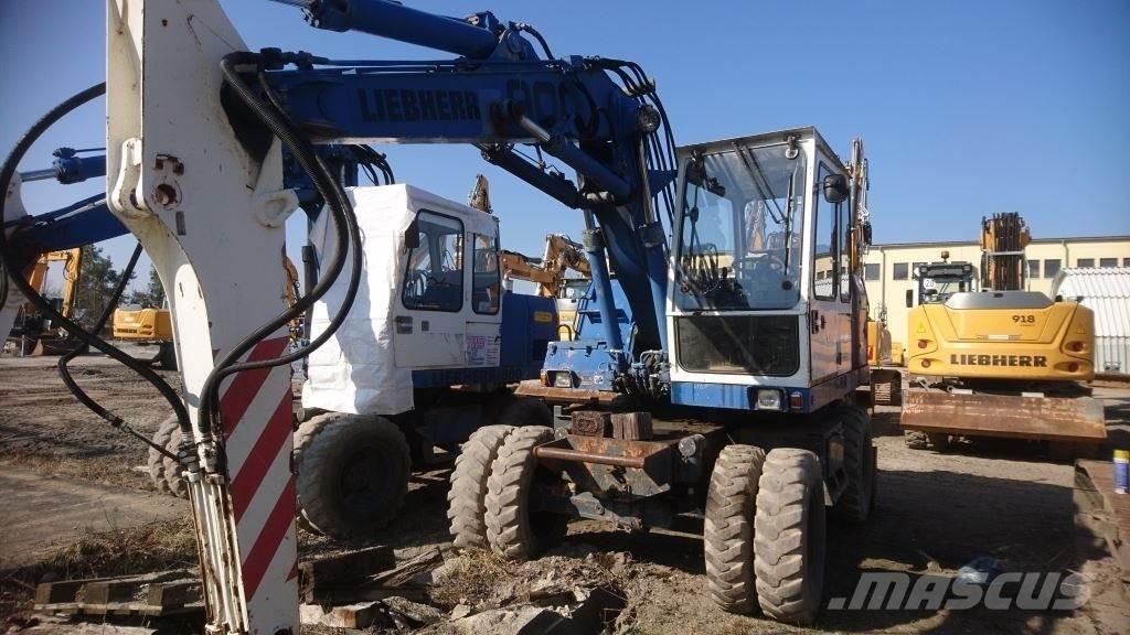 Liebherr A900 Pelle sur pneus