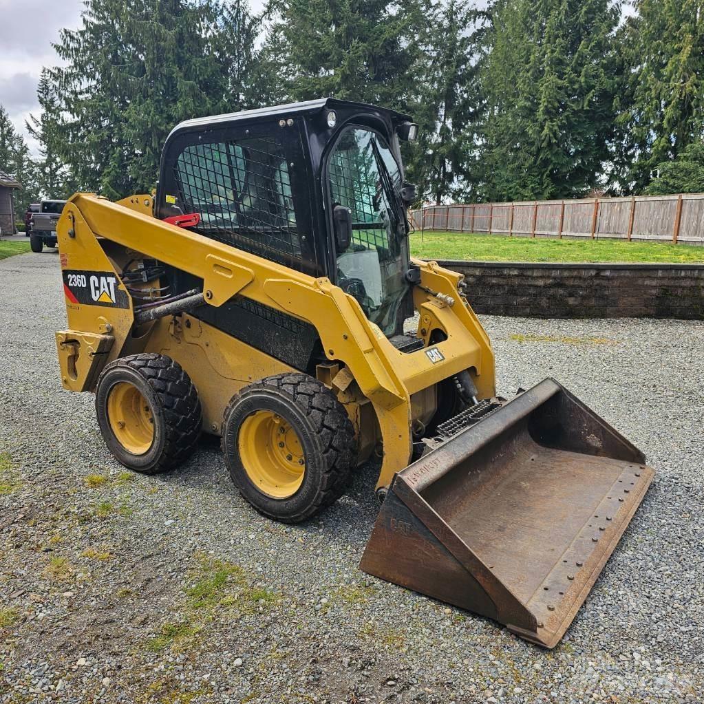 CAT 236D Chargeuse compacte