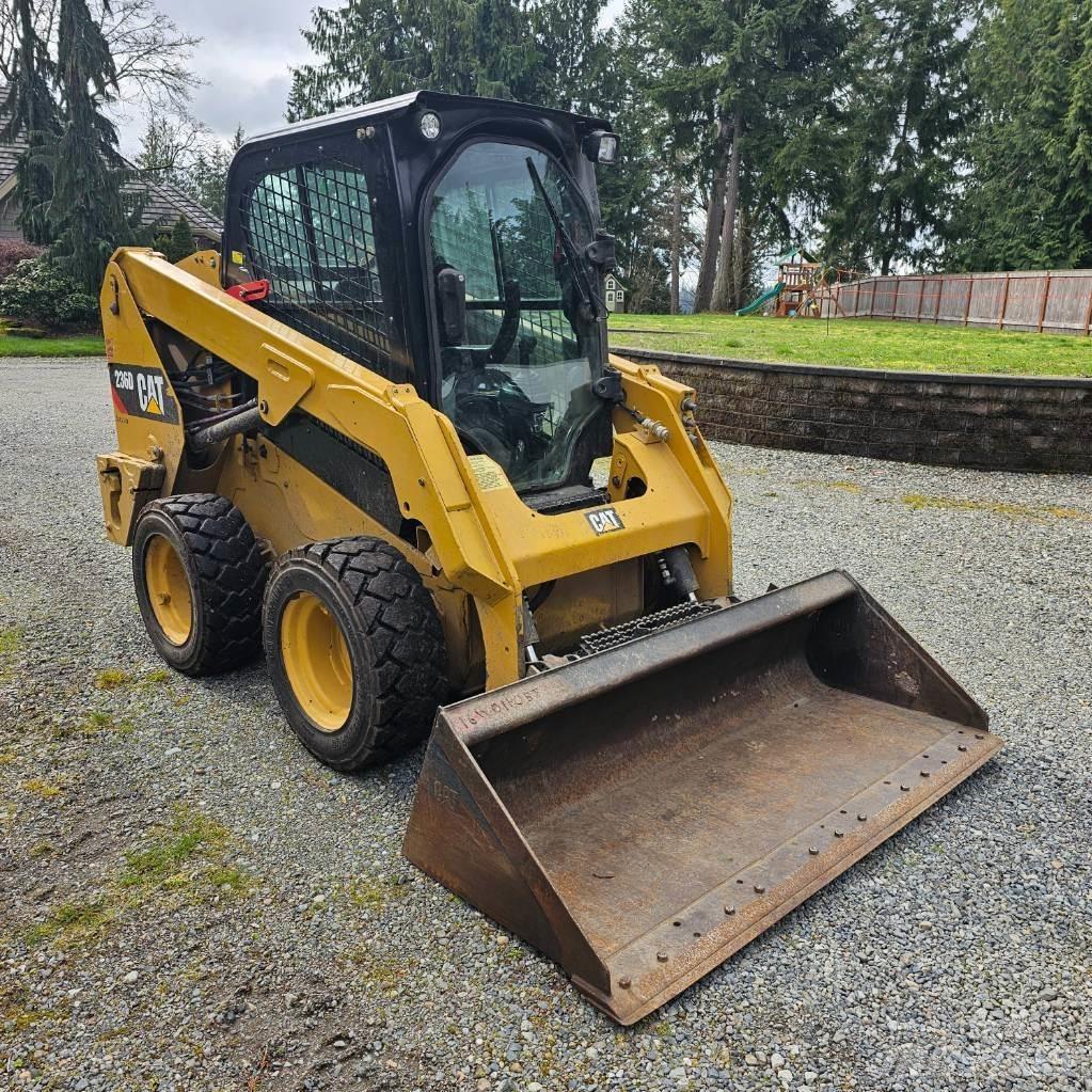 CAT 236D Chargeuse compacte