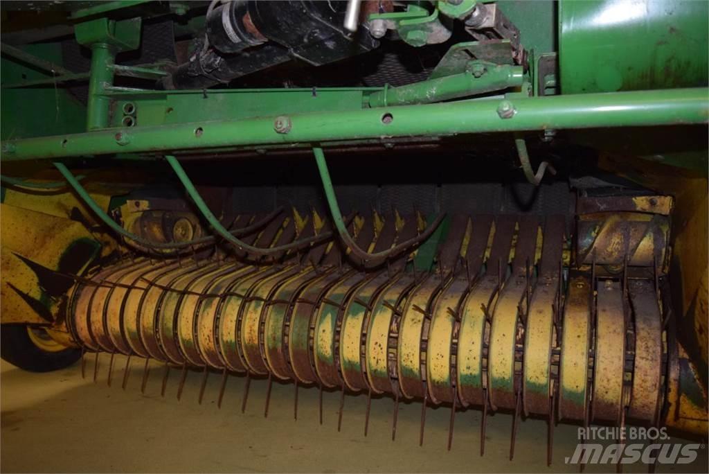 John Deere 580 Presse à balle ronde
